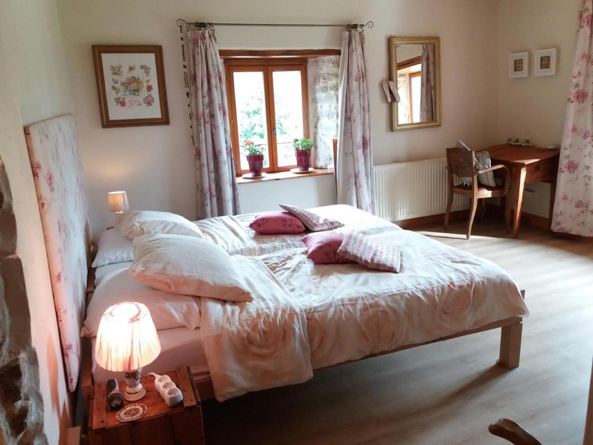 Domaine Le Sauzet Bed and Breakfast Saint-Germain-l'Herm Eksteriør billede